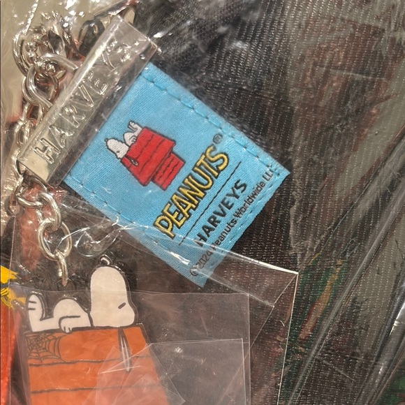 Harveys Seatbelts Peanuts Halloween Snoopy Crossbody Bag NWT Sold Out - Picture 4 of 13